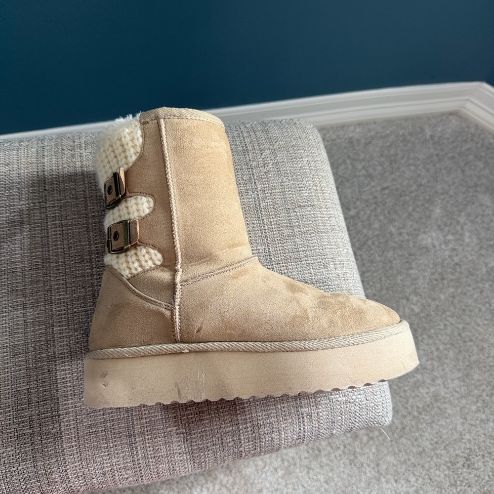 Beige and cream winter boots with buckle - Picture 8 of 8